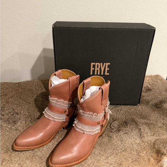 Frye Shoes - Frye Women's Tan Leather Boots